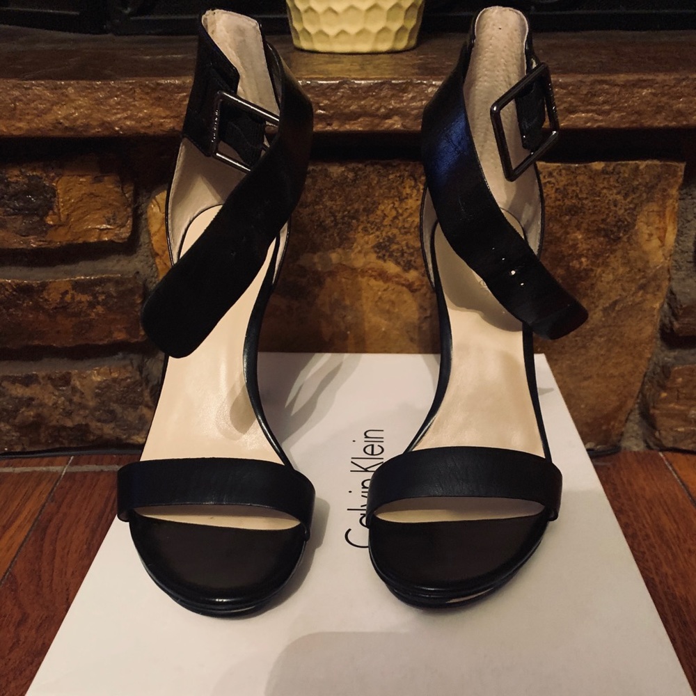 CALVIN KLEIN VIVIAN PLATFORM HEEL 👠